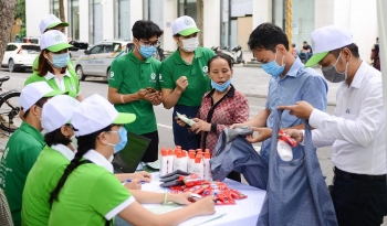 Hà Nội thực hiện chương trình đổi rác lấy quà