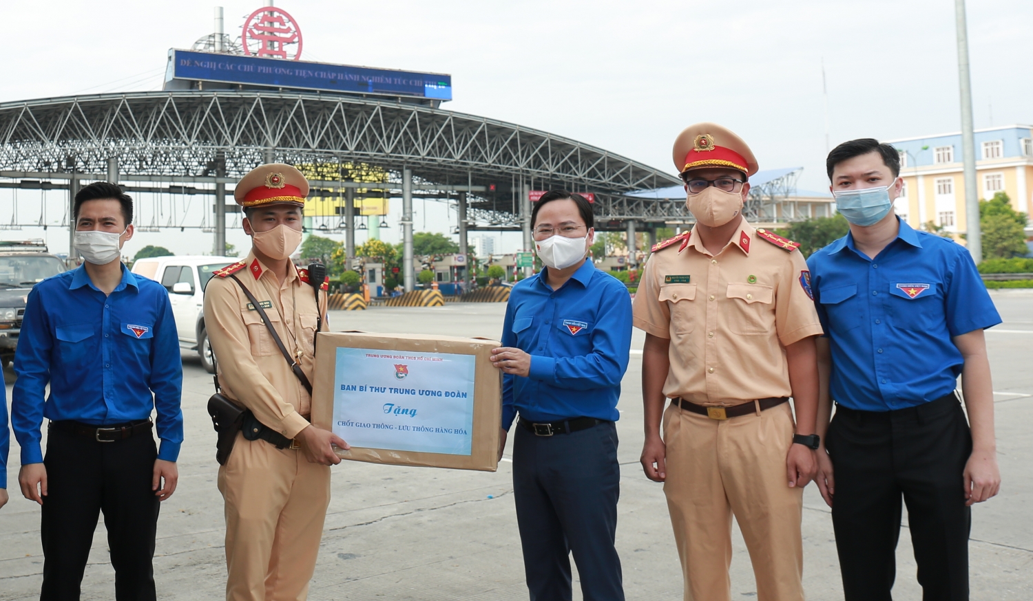 Trung ương Đoàn thăm, động viên lực lượng trực chốt tại cửa ngõ Thủ đô
