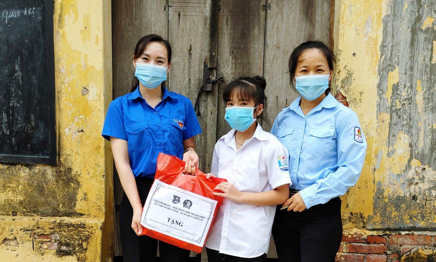 Hà Nội: Trao tặng 110 suất quà cho thiếu nhi bị ảnh hưởng bởi dịch Covid-19