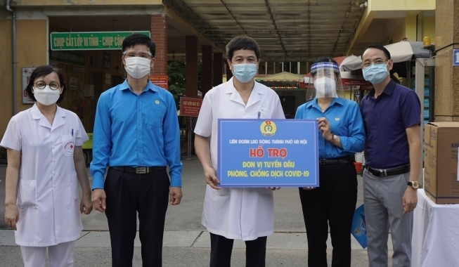 Hà Nội: Tặng 1.000 “Túi an sinh công đoàn” cho người lao động bị ảnh hưởng bởi dịch Covid-19