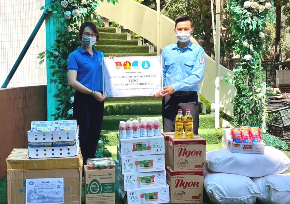 Hà Nội: Trao tặng 2.000 suất quà cho thiếu nhi bị ảnh hưởng bởi dịch Covid-19