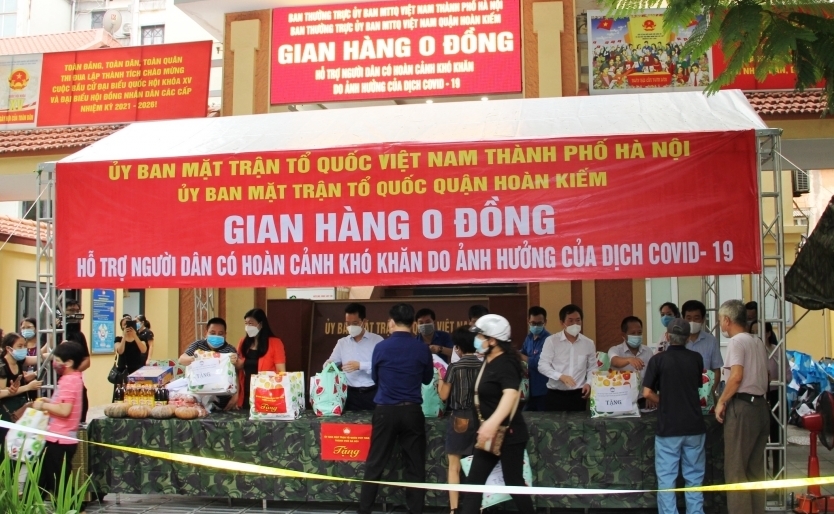 Hà Nội chuyển giao 50 máy thở cho Đại học Y Hà Nội
