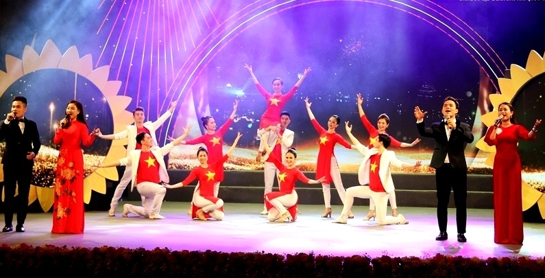 Chương trình nghệ thuật đặc biệt "Những mùa thu lịch sử"