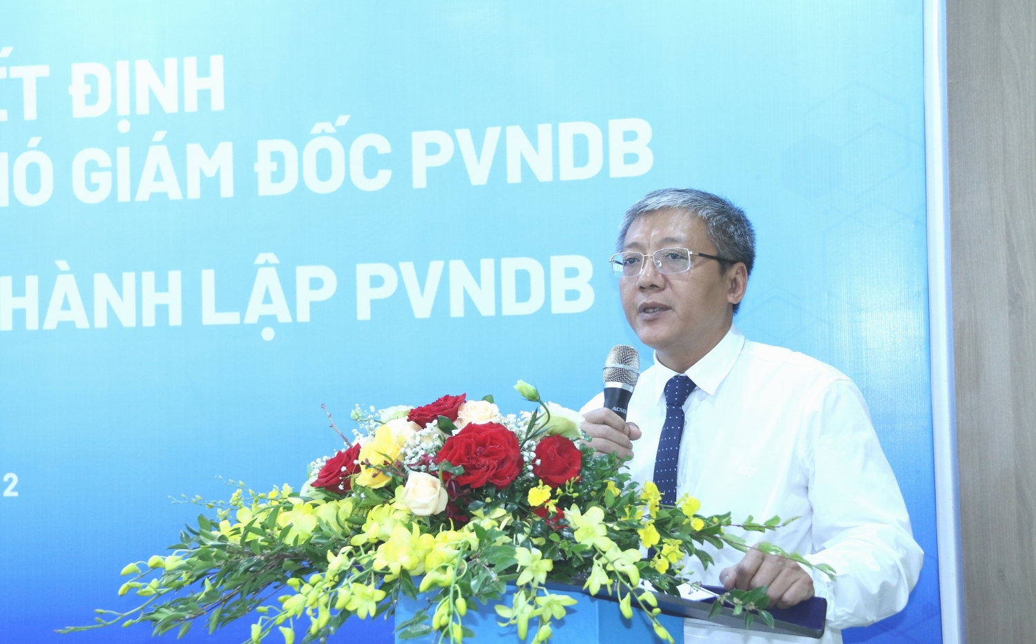 Petrovietnam công bố và trao quyết định bổ nhiệm lại Giám đốc và Phó giám đốc PVNDB