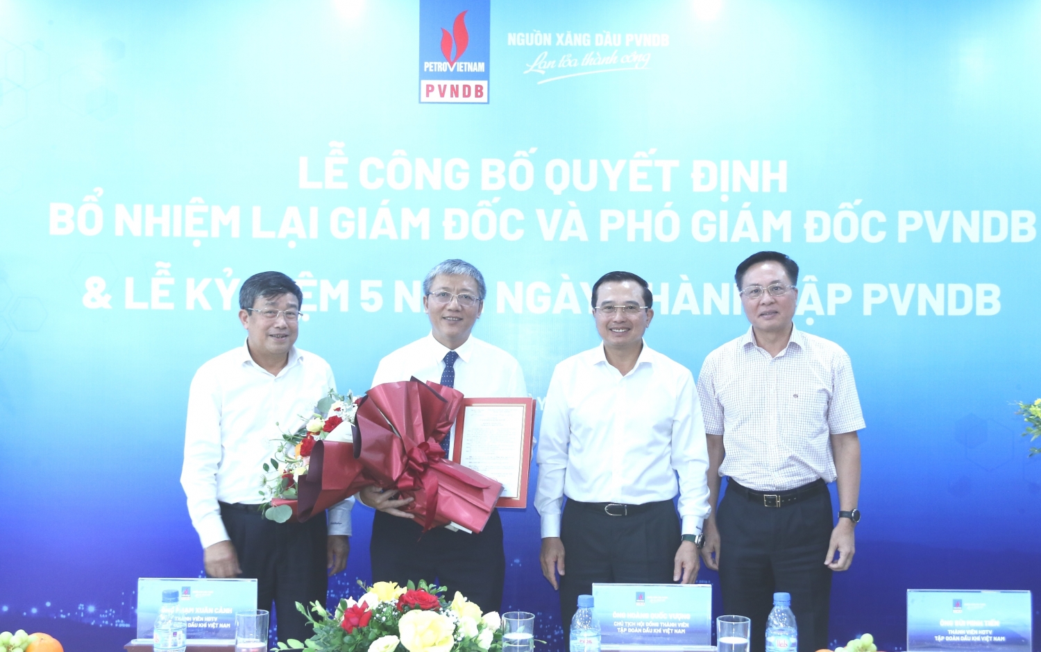 Petrovietnam công bố và trao quyết định bổ nhiệm lại Giám đốc và Phó giám đốc PVNDB