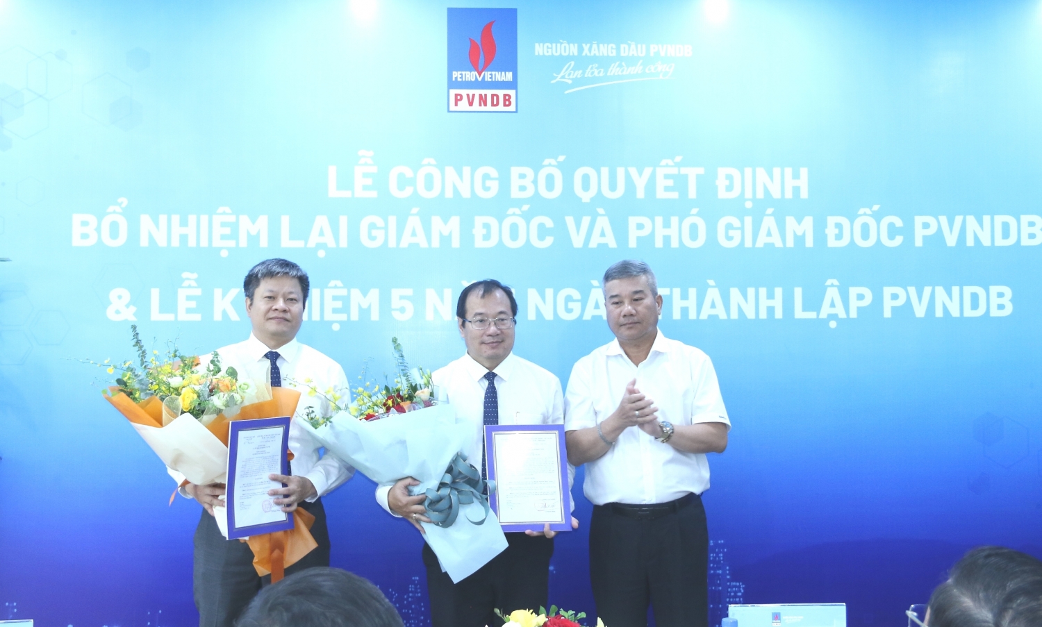 Petrovietnam công bố và trao quyết định bổ nhiệm lại Giám đốc và Phó giám đốc PVNDB