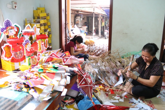 nguoi phu nu hon 40 nam giu hon trung thu cho tre