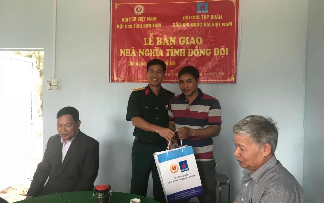 trao nha nghia tinh dong doi tai kon tum