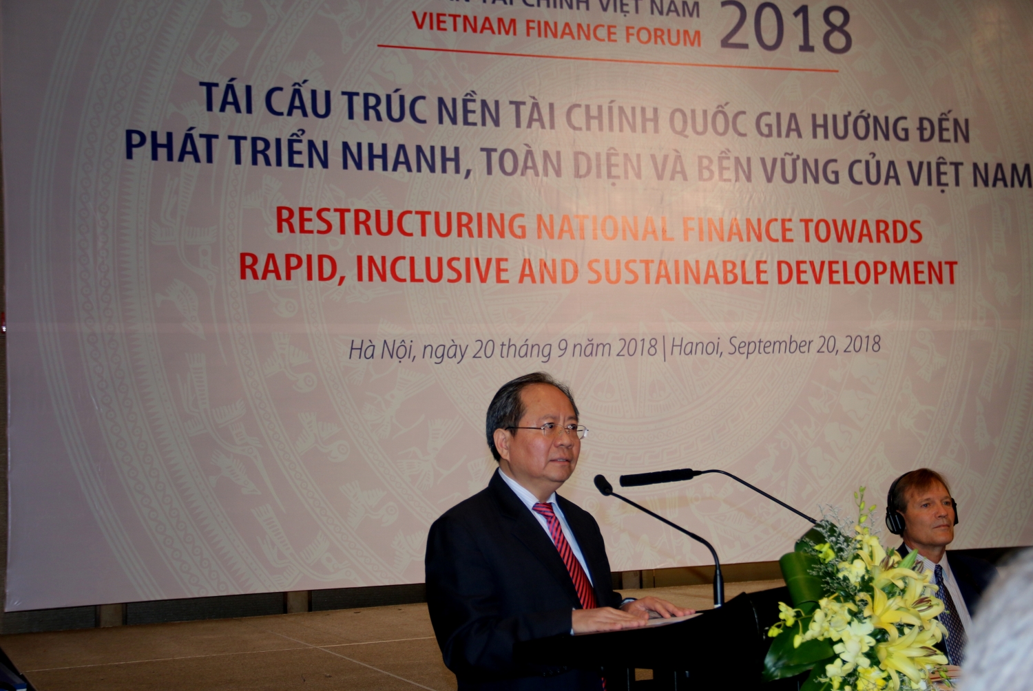 6 thach thuc trong tai cau truc nen tai chinh cong viet nam