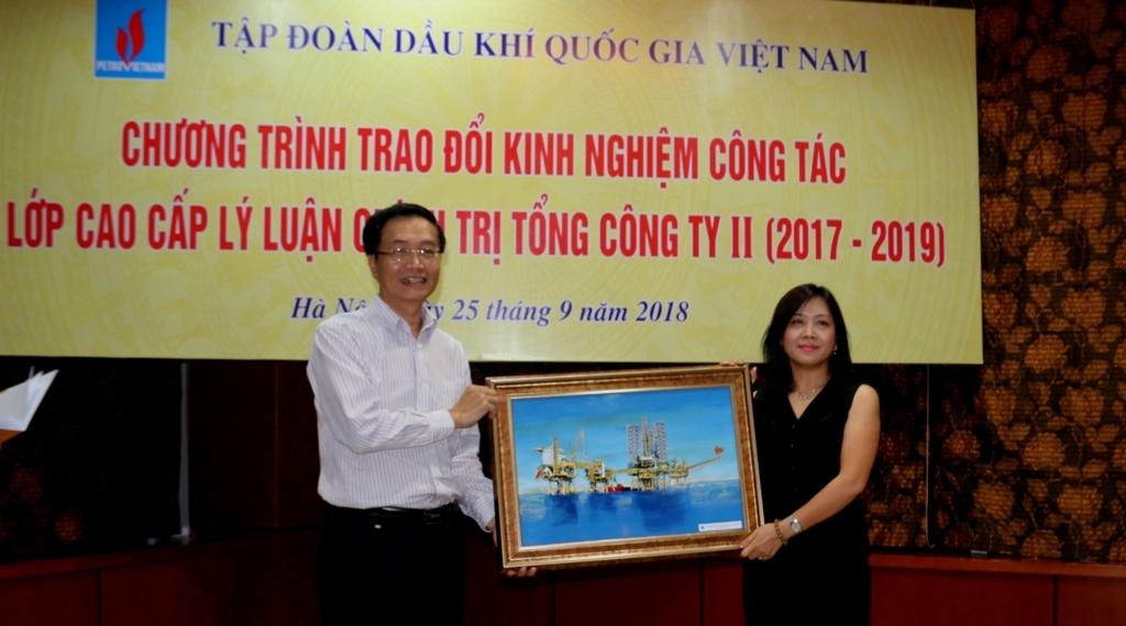 Trao đổi kinh nghiệm công tác giữa Học viện Chính trị khu vực I với PVN trao doi kinh nghiem cong tac giua hoc vien chinh tri khu vuc i voi pvn