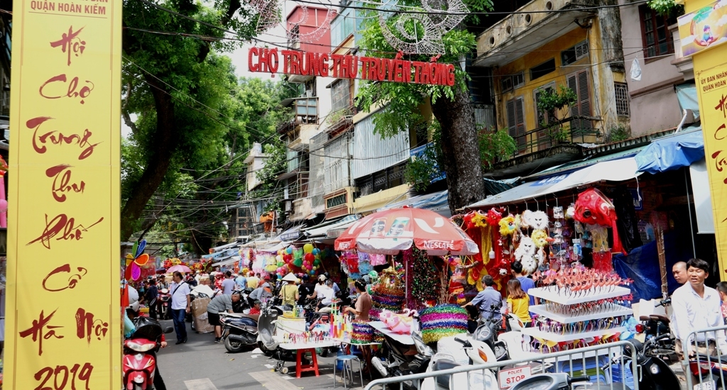 pho hang ma nhon nhip mua tet trung thu