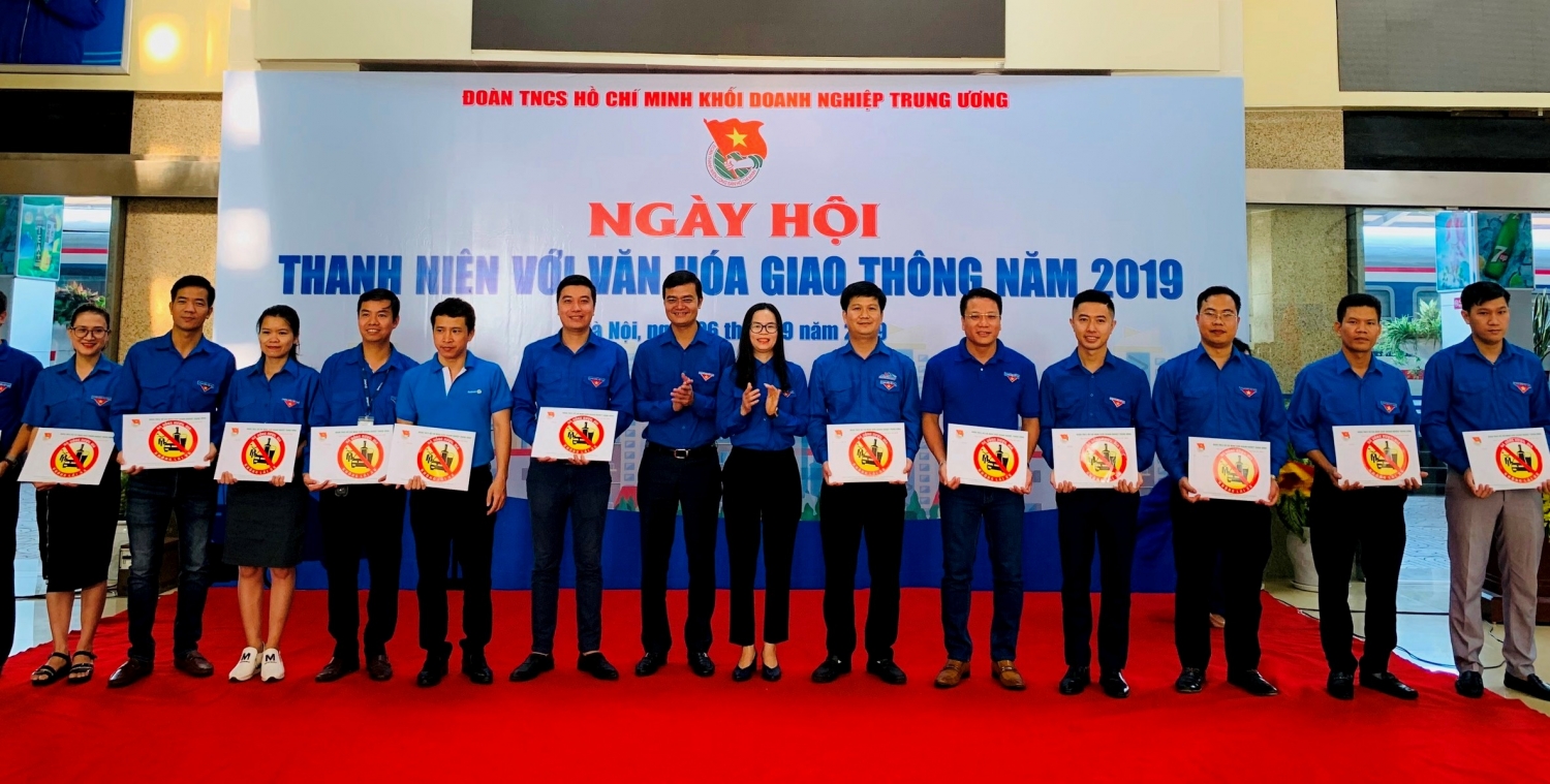 tuoi tre dau khi xung kich tham gia cac hoat dong dam bao an toan giao thong