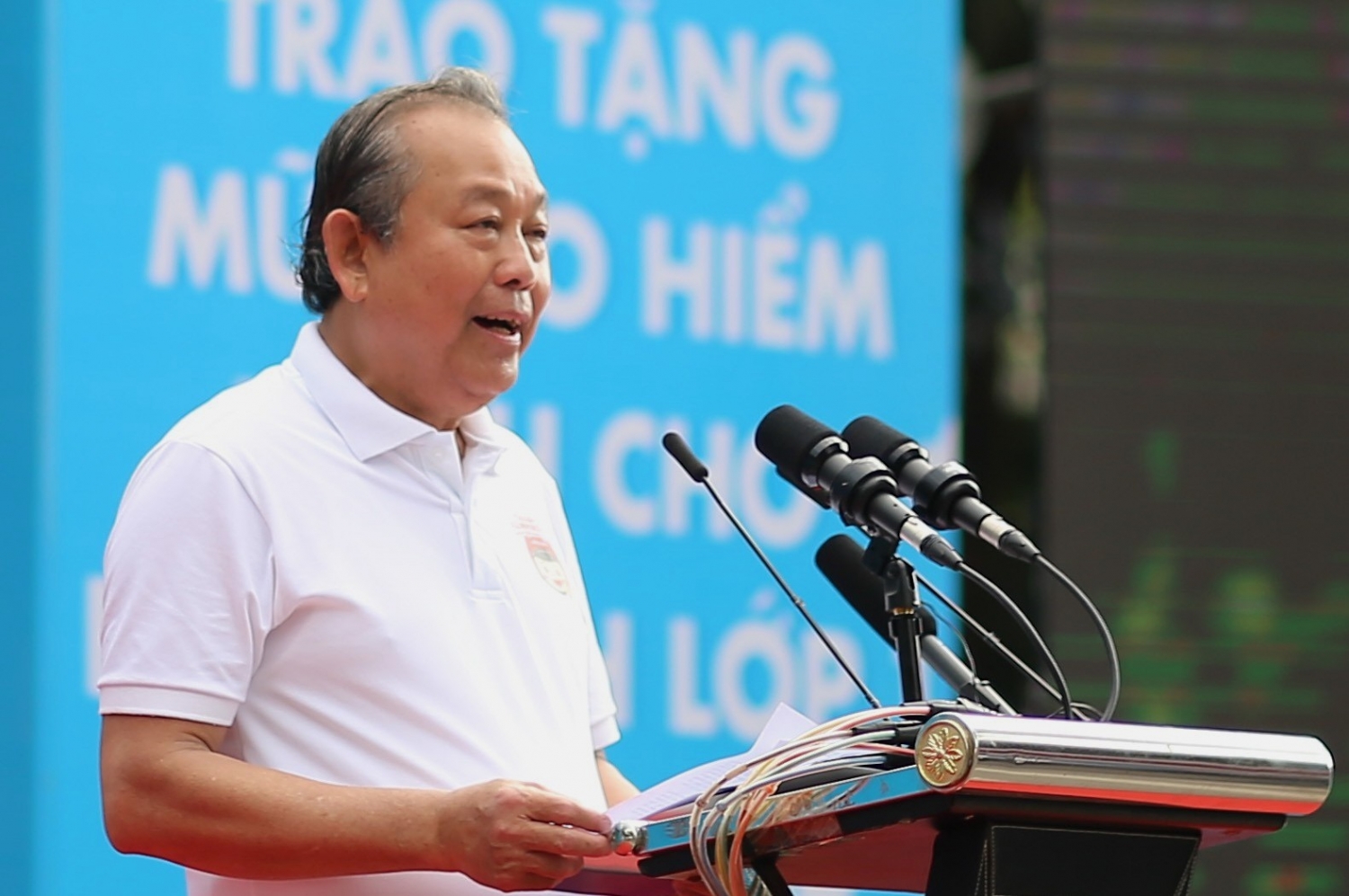 di bo van dong toan dan doi mu bao hiem cho tre em