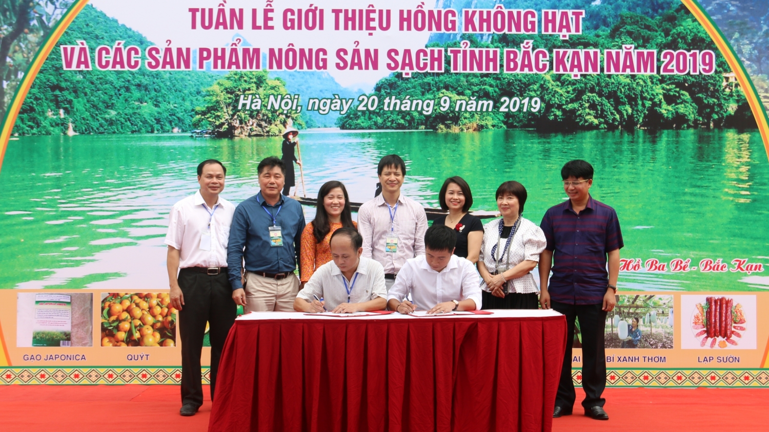 dua hong khong hat bac kan den tay nguoi tieu dung thu do