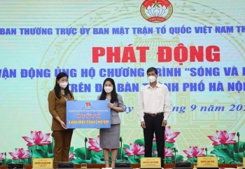 Hà Nội phát động chương trình "Sóng và máy tính cho em"