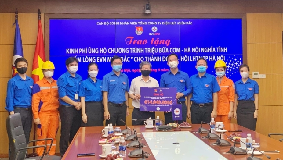Trao 20.500 suất cơm nghĩa tình “Tấm lòng EVN miền Bắc”