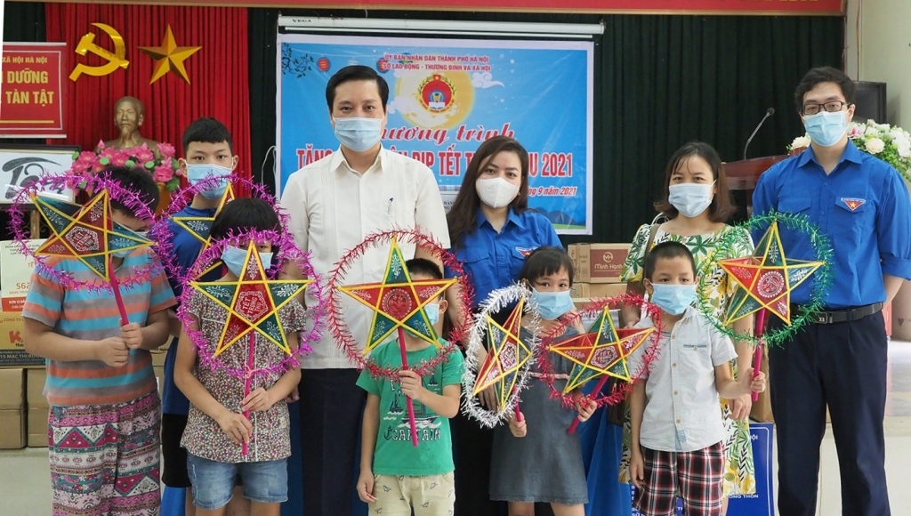 Hà Nội: “Trung thu mùa Covid-19” với các em nhỏ khuyết tật, mồ côi