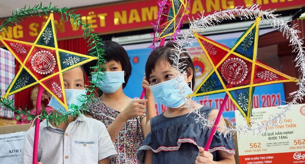 Hà Nội: “Trung thu mùa Covid-19” với các em nhỏ khuyết tật, mồ côi