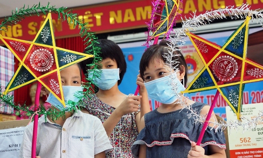 Hà Nội: “Trung thu mùa Covid-19” với các em nhỏ khuyết tật, mồ côi