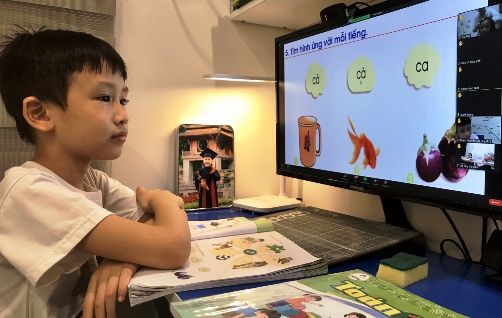 Hà Nội: Học sinh, phụ huynh mong sớm được trở lại trường học