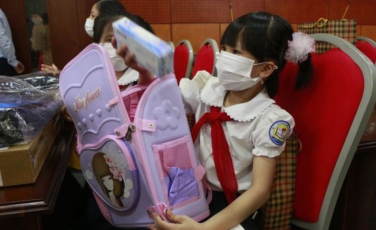 “Đồng hành cùng con” hỗ trợ học sinh khó khăn bởi dịch Covid-19