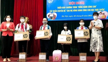 “Đồng hành cùng con” hỗ trợ học sinh khó khăn bởi dịch Covid-19