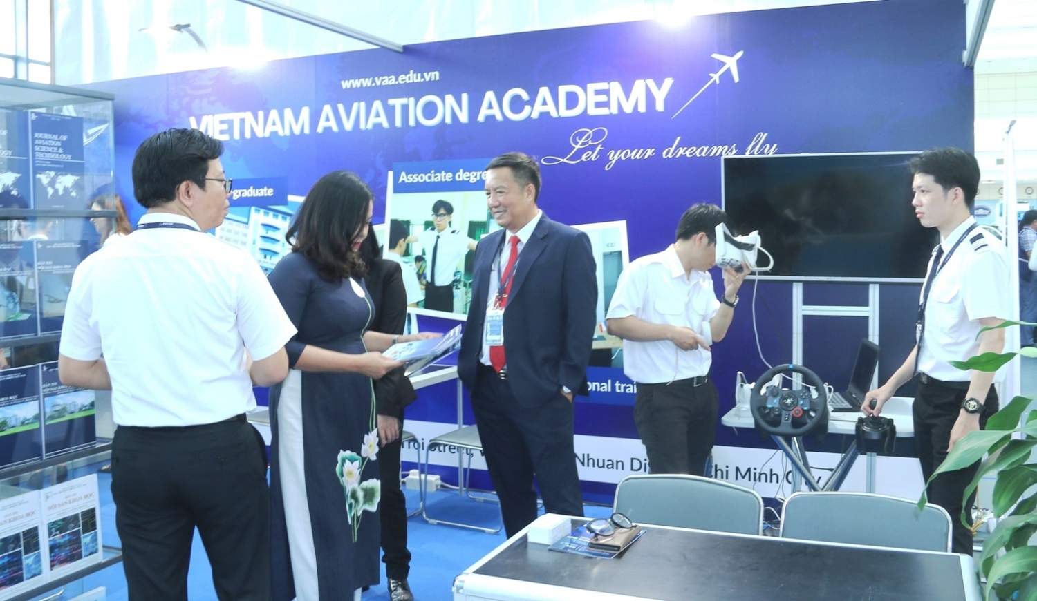 VIAE 2022: Phát triển bền vững cho tương lai tươi sáng VIAE 2022: Phát triển bền vững cho tương lai tươi sáng