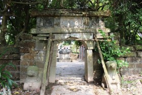 Di tích quốc gia phải "chống nạng"