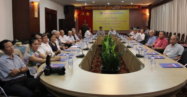 pvn gap mat can bo huu tri nhan ngay quoc te nguoi cao tuoi