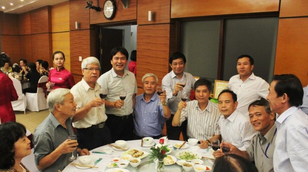 pvn gap mat can bo huu tri nhan ngay quoc te nguoi cao tuoi