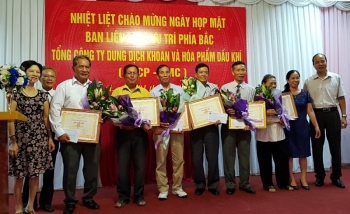 DMC gặp mặt cán bộ hưu trí nhân ngày Quốc tế Người cao tuổi