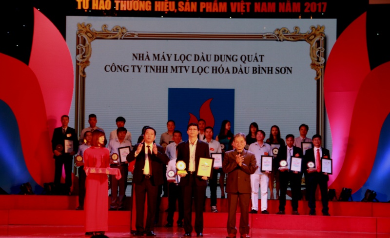 BSR được vinh danh Top 10 “Nhà máy xanh thân thiện” năm 2017 bsr duoc vinh danh top 10 nha may xanh than thien nam 2017