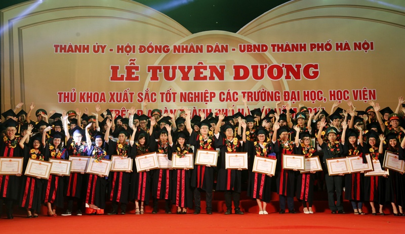 tuyen duong 84 thu khoa xuat sac cac truong dai hoc nam 2017