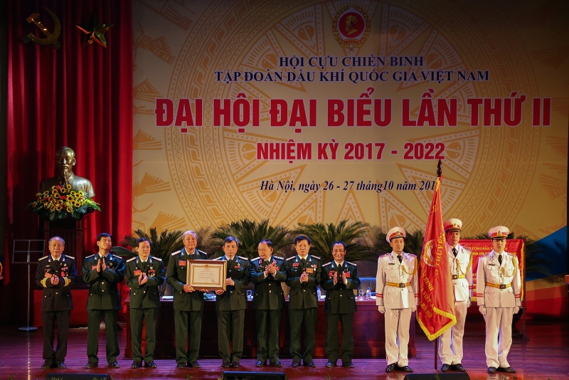 hoi ccb tap doan dkqg vn don nhan huan chuong lao dong hang ba