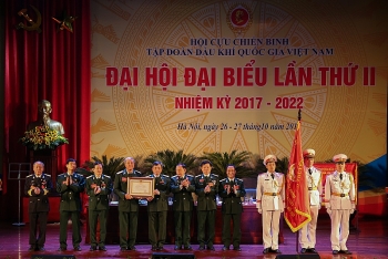 Hội CCB Tập đoàn DKQG VN đón nhận Huân chương Lao động hạng Ba