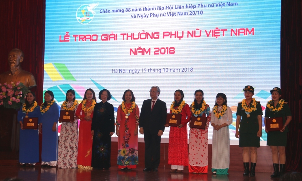ton vinh 15 tap the ca nhan dat giai thuong phu nu viet nam 2018