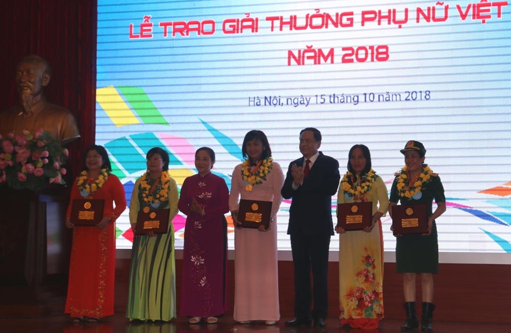 ton vinh 15 tap the ca nhan dat giai thuong phu nu viet nam 2018