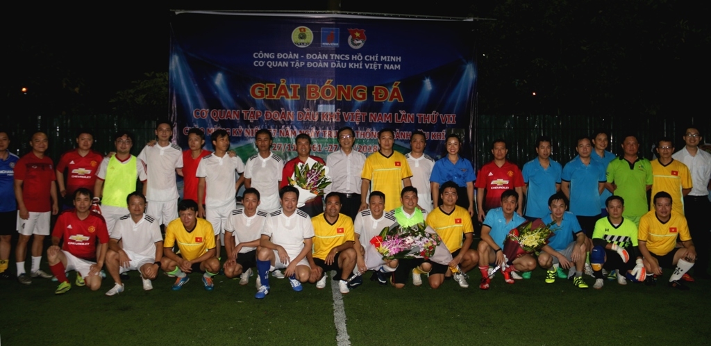 khai mac giai bong da co quan tap doan dau khi viet nam 2018