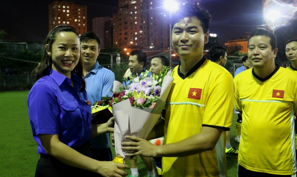 khai mac giai bong da co quan tap doan dau khi viet nam 2018