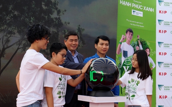 khoi dong chuong trinh hanh phuc xanh voi 10000 cay xanh duoc trong hang nam