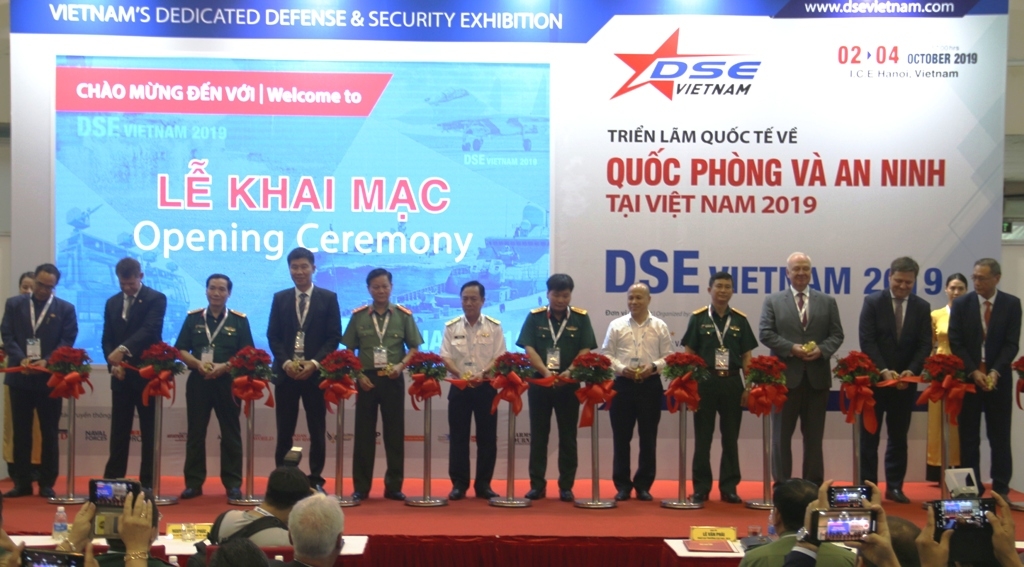 Trưng bày vật liệu nổ, thiết bị quốc phòng, an ninh tại DSE Vietnam 2019 trung bay vat lieu no thiet bi quoc phong an ninh tai dse vietnam 2019