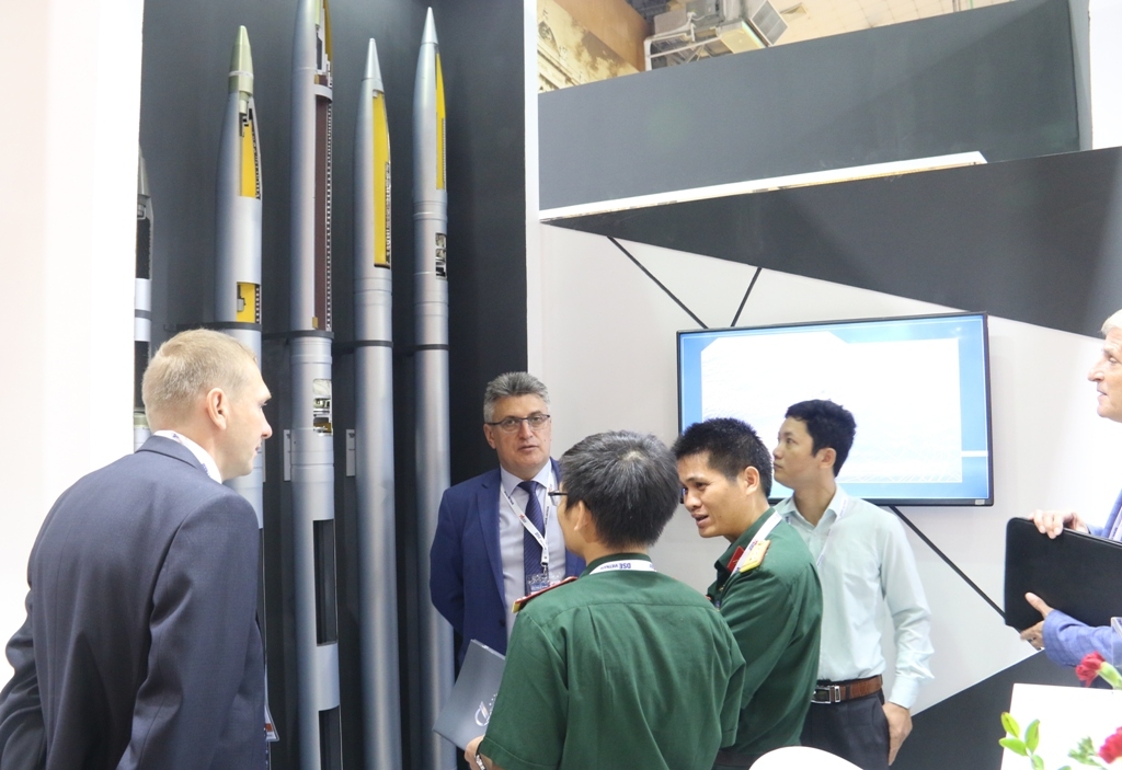 Trưng bày vật liệu nổ, thiết bị quốc phòng, an ninh tại DSE Vietnam 2019 trung bay vat lieu no thiet bi quoc phong an ninh tai dse vietnam 2019