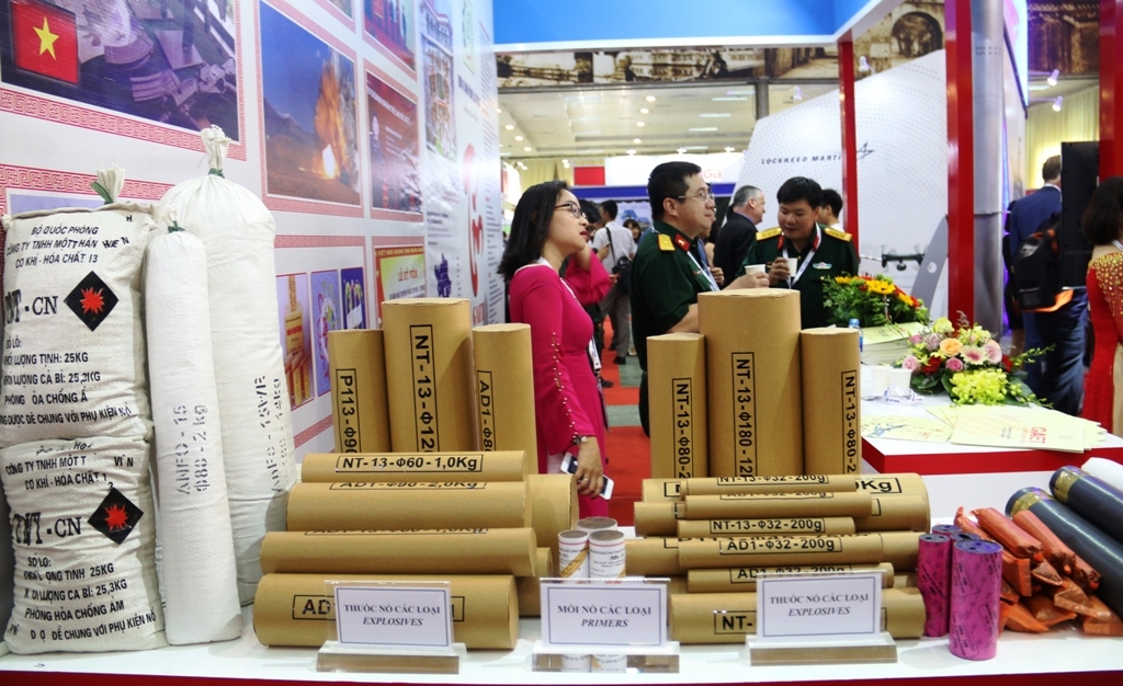 Trưng bày vật liệu nổ, thiết bị quốc phòng, an ninh tại DSE Vietnam 2019 trung bay vat lieu no thiet bi quoc phong an ninh tai dse vietnam 2019