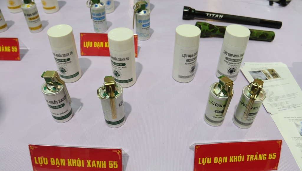 trung bay vat lieu no thiet bi quoc phong an ninh tai dse vietnam 2019