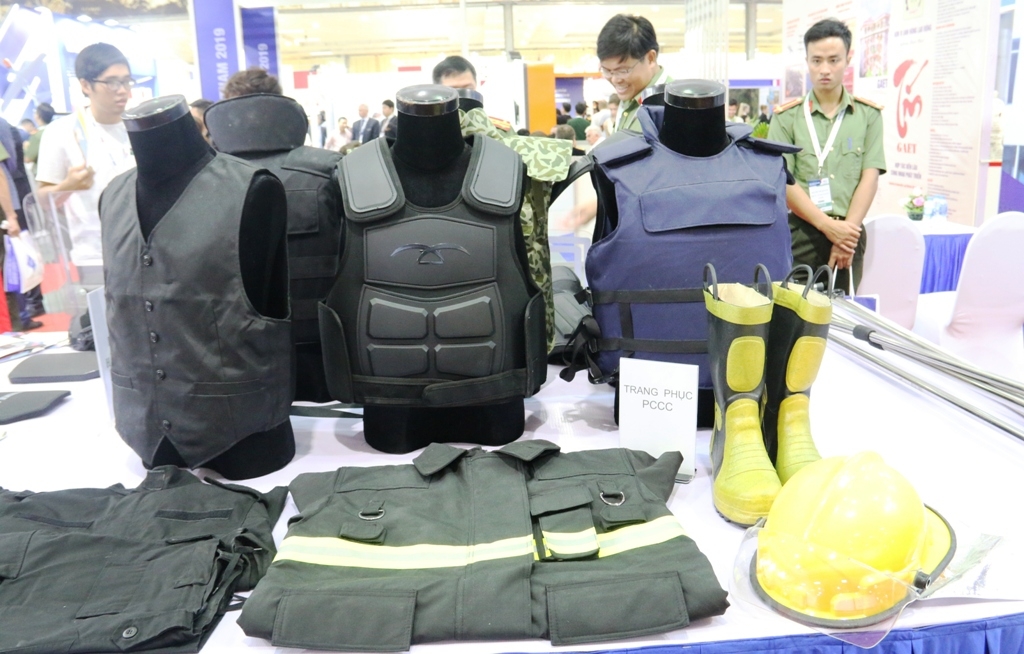 Trưng bày vật liệu nổ, thiết bị quốc phòng, an ninh tại DSE Vietnam 2019 trung bay vat lieu no thiet bi quoc phong an ninh tai dse vietnam 2019