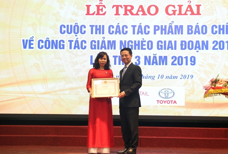 41 tac pham xuat sac dat giai bao chi ve cong tac giam ngheo nam 2019