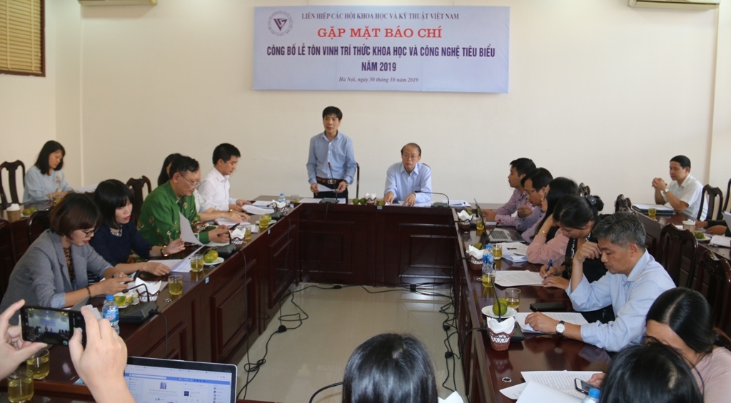 ton vinh 112 tri thuc khoa hoc va cong nghe tieu bieu nam 2019