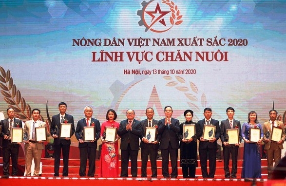 2118-ton-vinh-63-nong-dan-viyt-nam-xuyt-syc-nym-2020