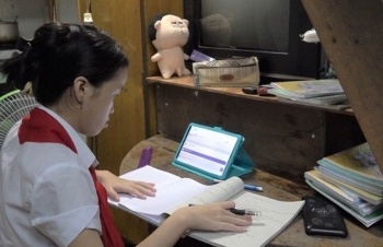 Hỗ trợ thiết bị học trực tuyến cho 3.300 học sinh khó khăn