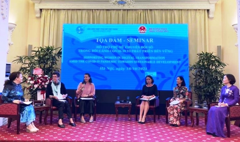 Tìm giải pháp hỗ trợ phụ nữ chuyển đổi số trong bối cảnh Covid-19